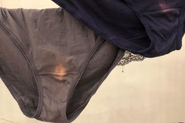 Lessive et vêtements dans une machine à laver