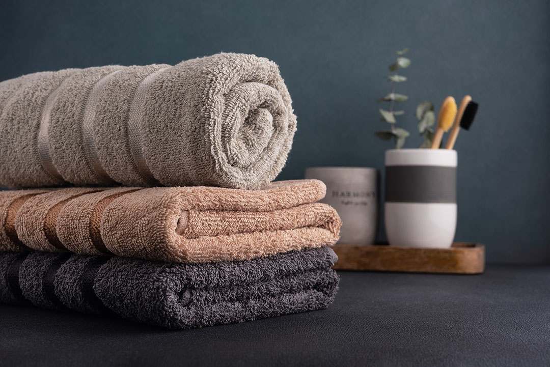 Motifs textiles sur serviette de bain