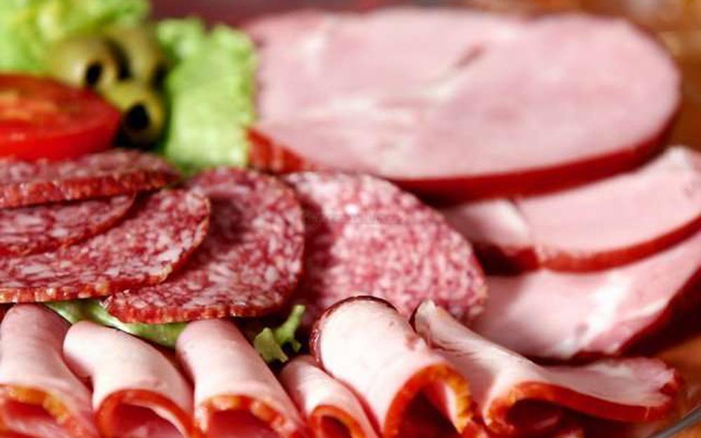 Assiette de viande rouge et charcuterie
