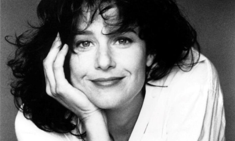 Portrait mystérieux de Debra Winger