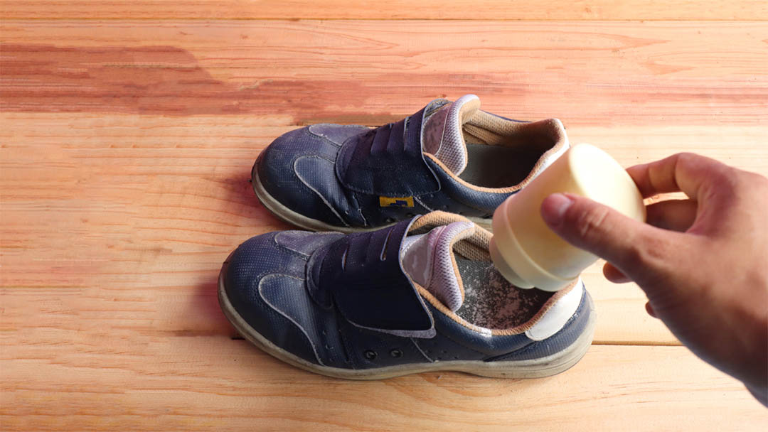 Chaussure gauche avec cannelle