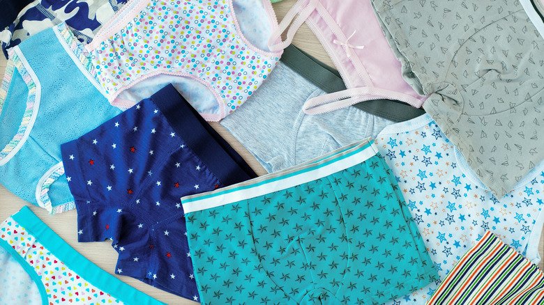 Différents modèles de sous-vêtements féminins