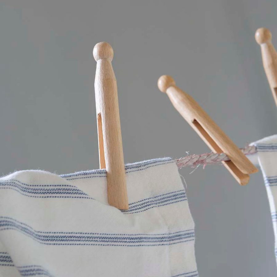 Linge séchant avec pinces en bois