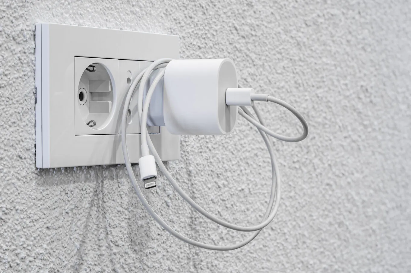 Chargeur branché inutilement