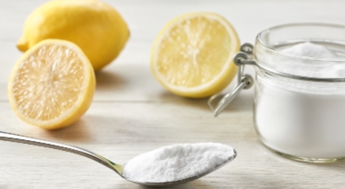 Citron et bicarbonate pour bijoux
