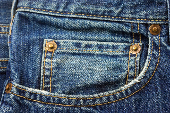 Détail des rivets sur un jean vintage