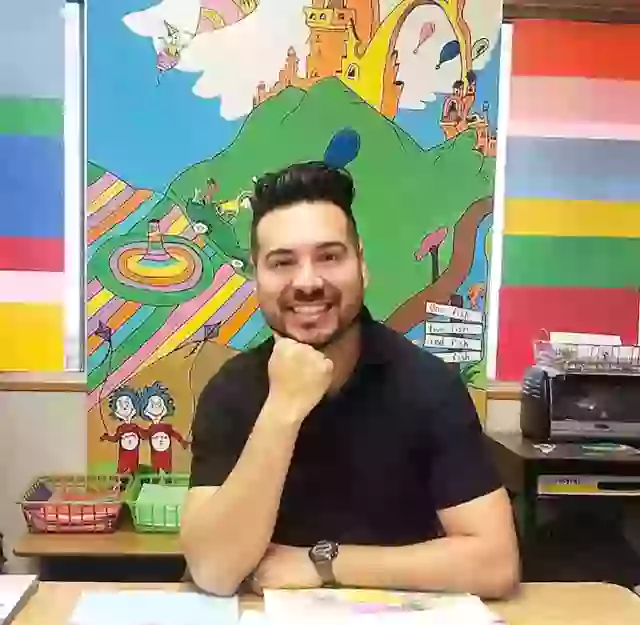 Mark Sevillano Jr. souriant, représentant espoir et résilience