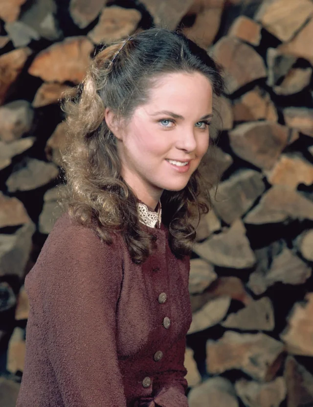 Melissa Sue Anderson posant discrètement