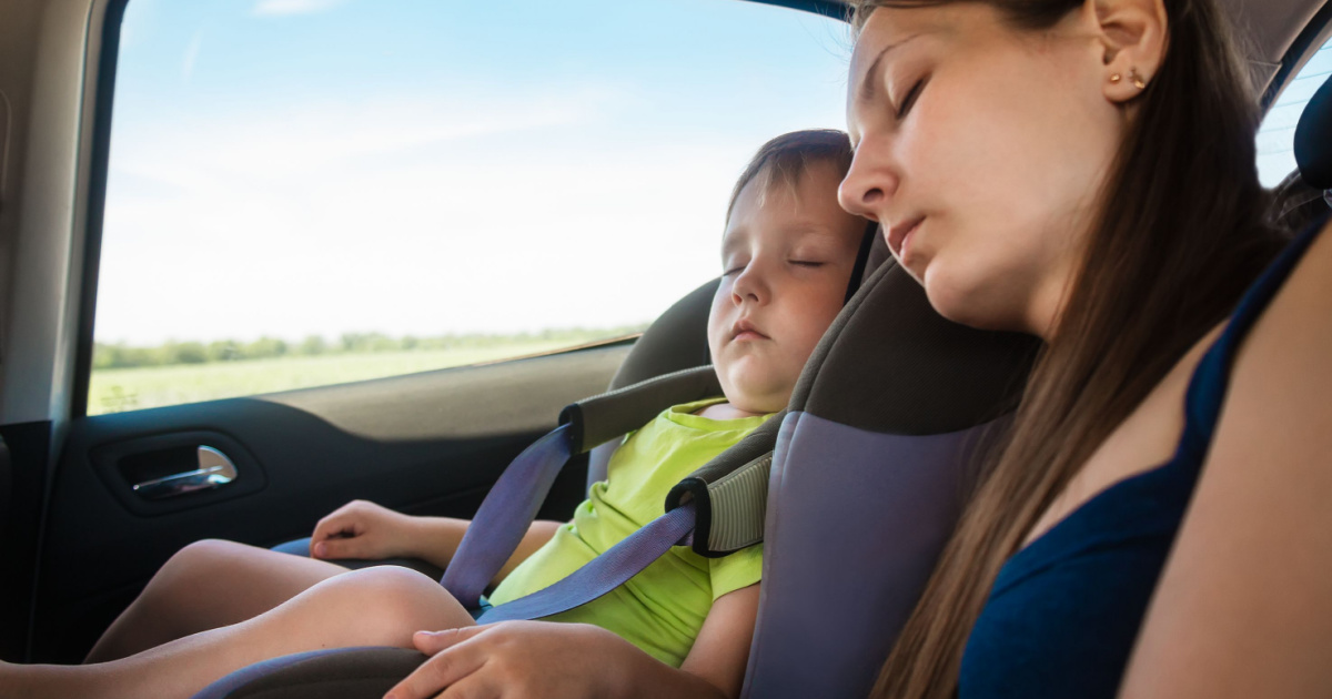 Personne appuyant sur le bouton de recirculation d'air