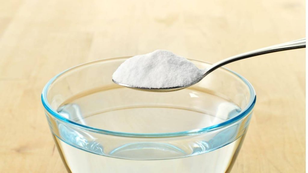Bicarbonate de soude et vinaigre blanc