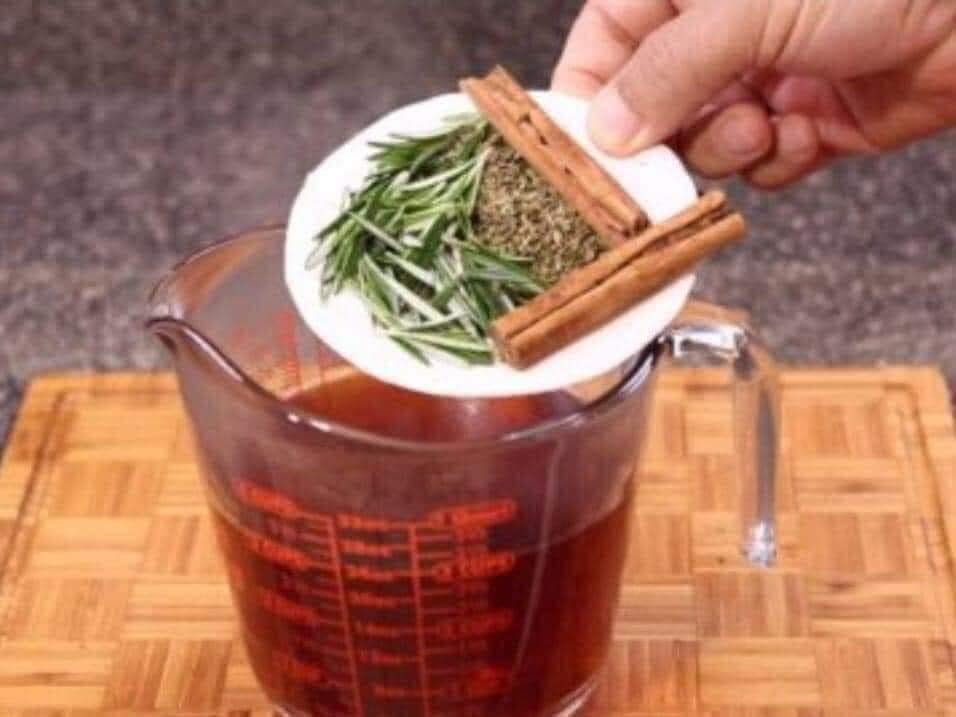 Verre d'eau de lin infusée