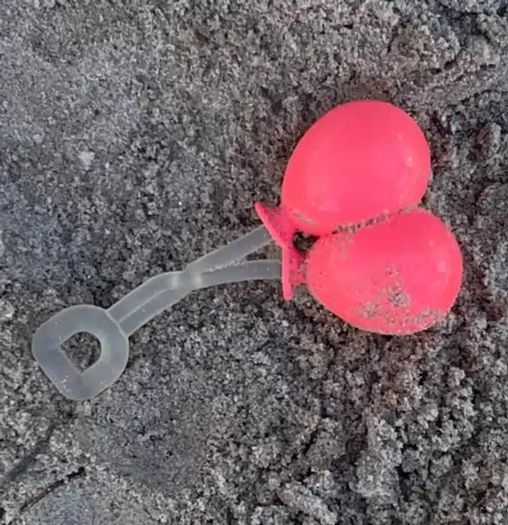 Petit objet rouge transparent LEGO