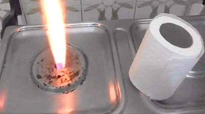 Illustration du processus de nettoyage des brûleurs de gazinière