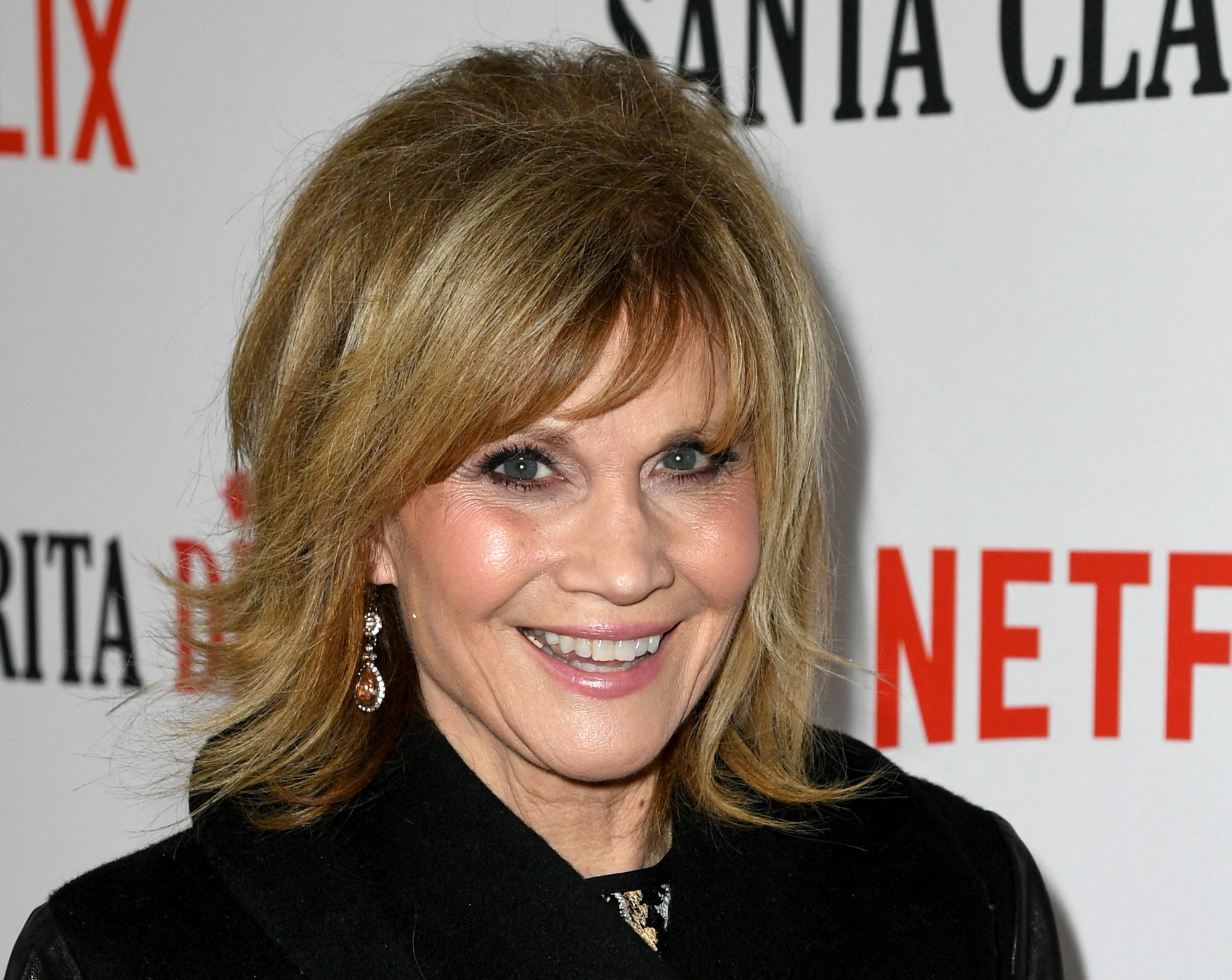Photo de Markie Post plus âgée, souriante et sereine