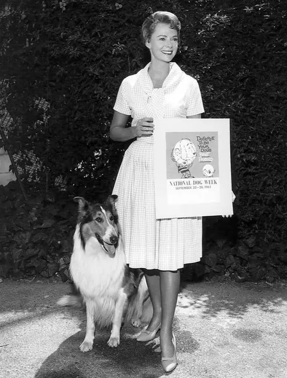 June Lockhart avec un chien