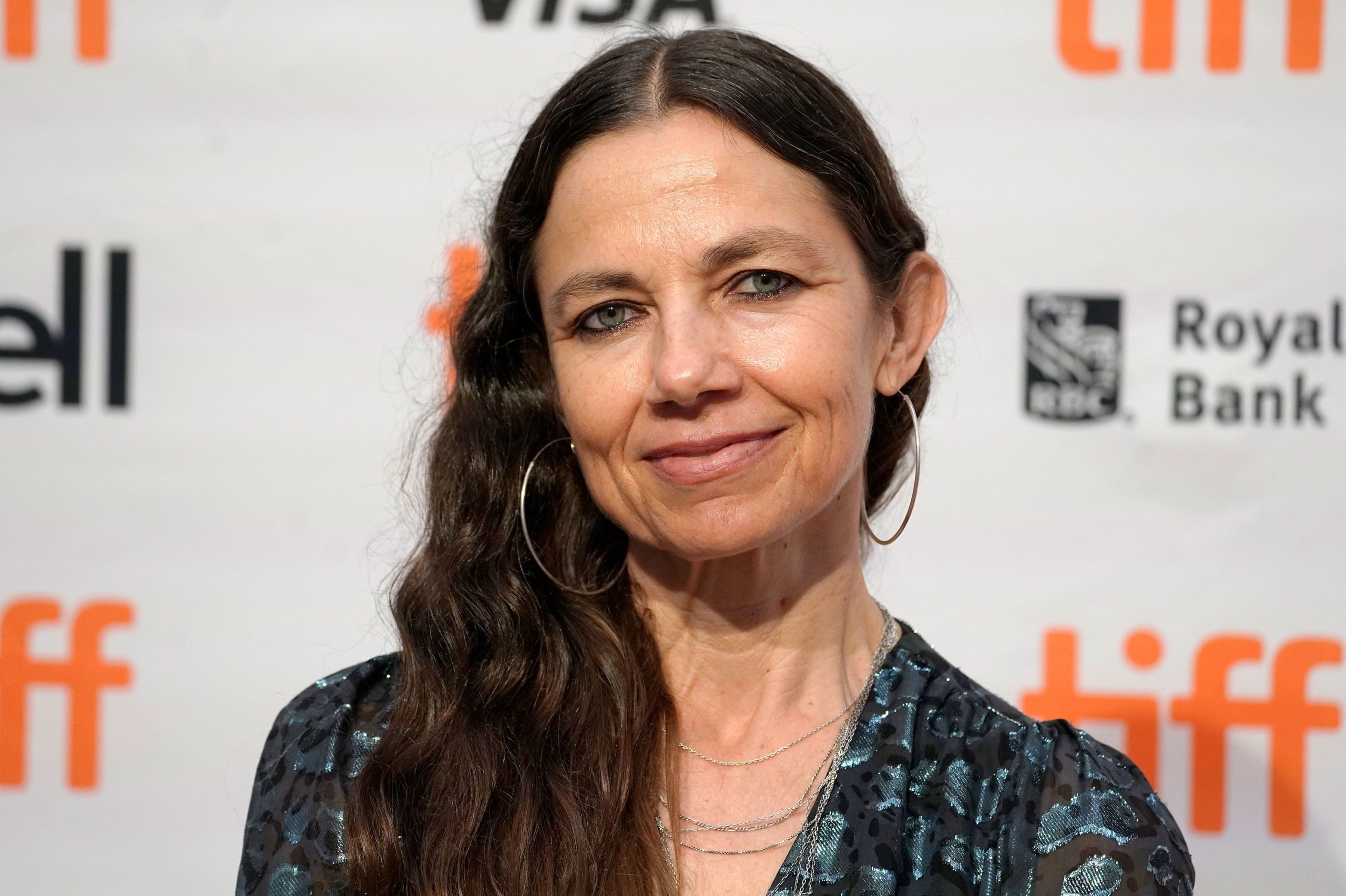 Justine Bateman en interview, regard franc