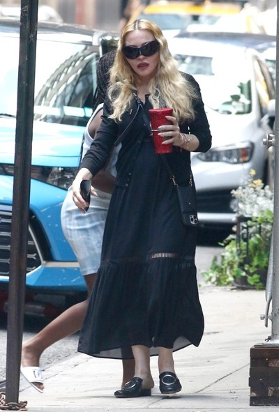 Portrait de Madonna souriante et détendue