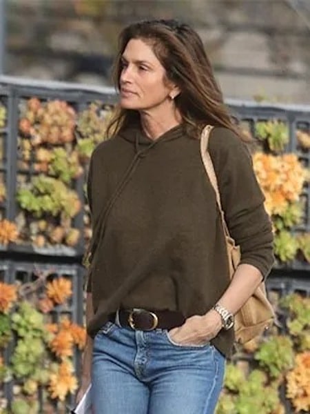 Portrait moderne de Cindy Crawford, symbole de confiance et de sérénité