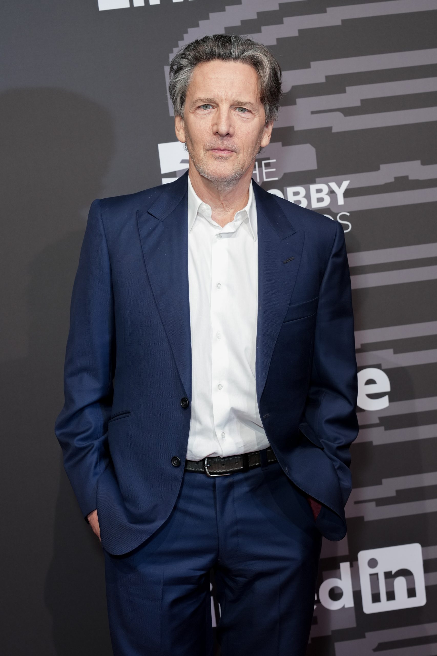 Andrew McCarthy contemporain, souriant et apaisé