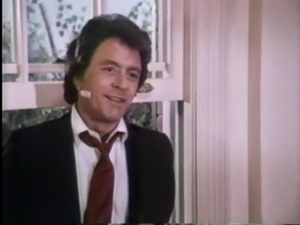 Bill Bixby posant de manière décontractée