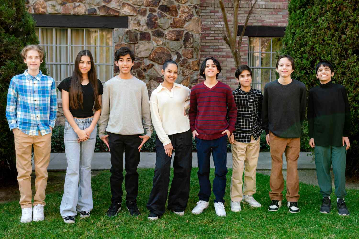 Les octuplés d'Octomom, aujourd'hui adolescents, posant ensemble