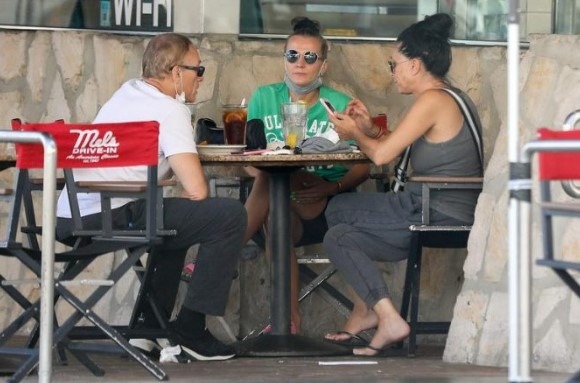 La mère d'Alena Kaverina s'exprime calmement sur la relation