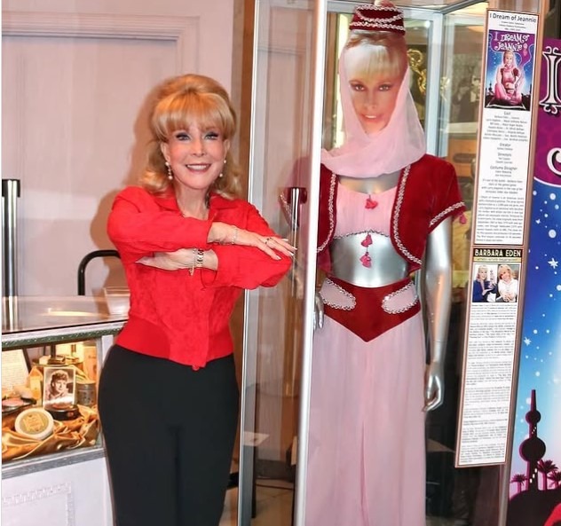 Barbara Eden posant avec douceur et sérénité