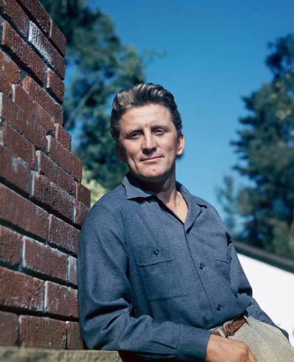 Jeune Kirk Douglas, regard déterminé