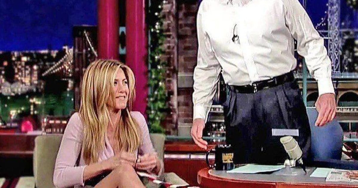 Jennifer Aniston lors d'une précédente interview avec David Letterman, affichant un sourire professionnel