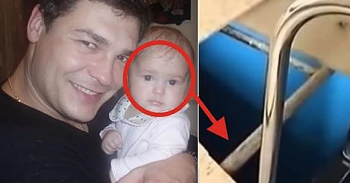 Enfant souriant et jouant après un rétablissement