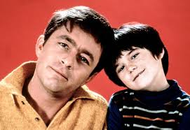 Bill Bixby dans une scène de série télévisée