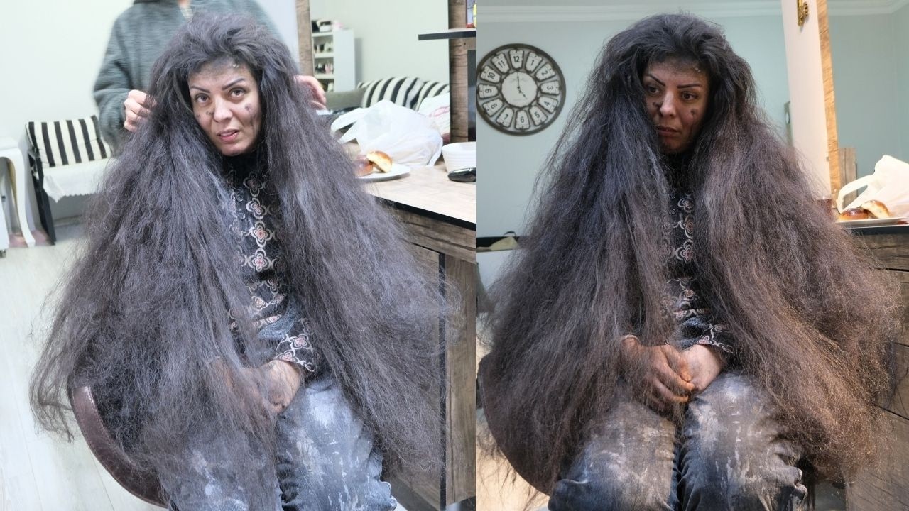 Coiffeuse démêlant avec soin les cheveux de la femme