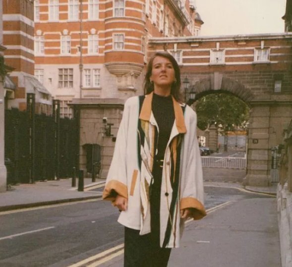 Portrait de Valérie jeune, rayonnante