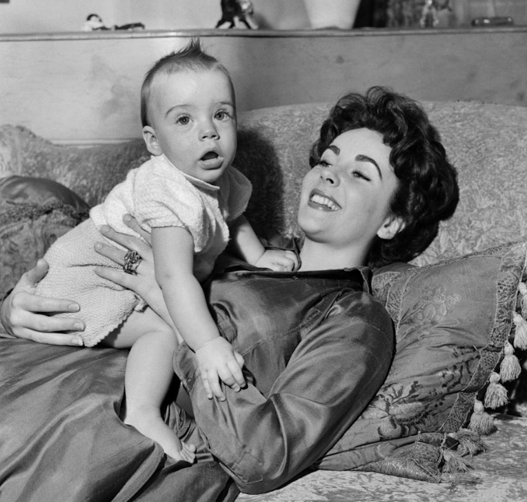 Complicité entre Elizabeth Taylor et son fils Michael